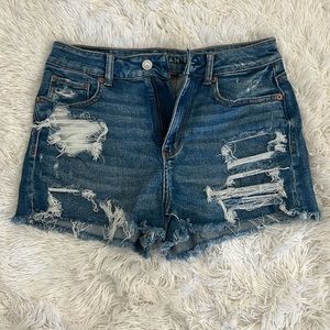 American eagle distressed denim shorts size 6